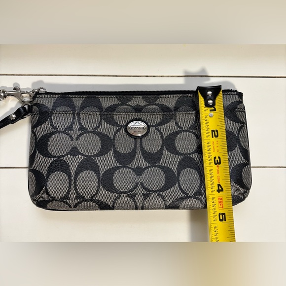 Coach wristlet-Like New - Picture 7 of 8